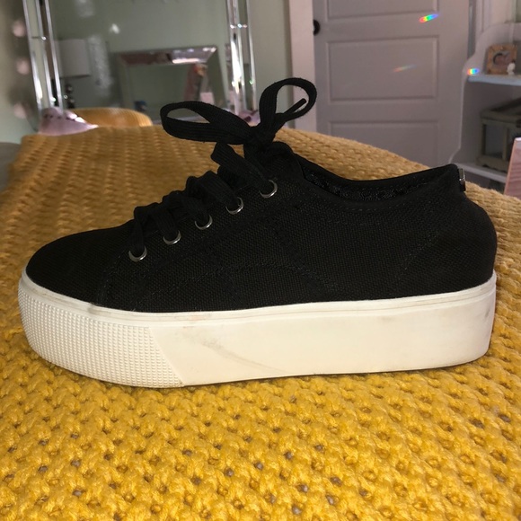 Steve Madden Emmi Platform Casual Shoe - Picture 1 of 4